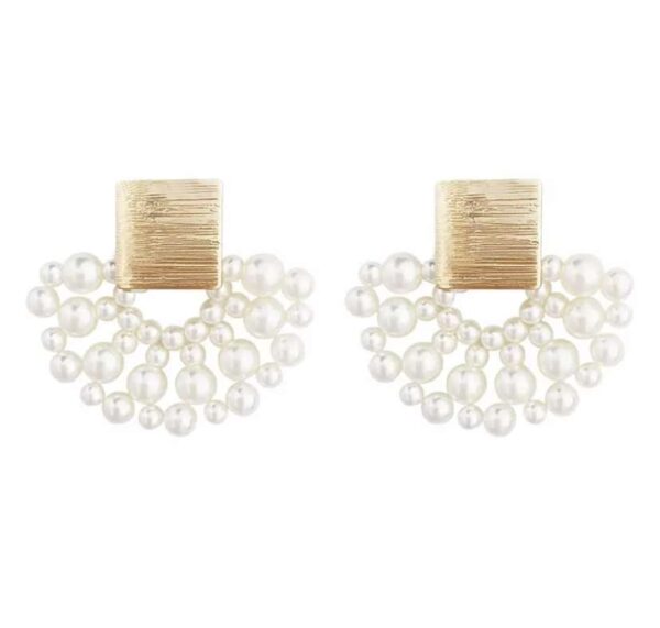 Handmade Woven Pearl Stud Earrings - Elegant and Unique Design