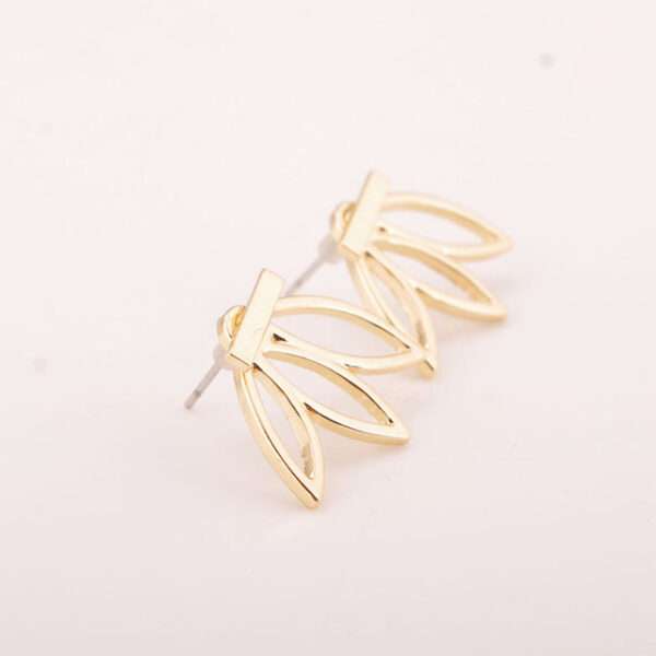 Trendy hollow stud earrings for women - Shop now