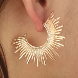 Round Earrings in Gold - Shiny and elegant jewelry accessory