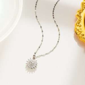 Daffodil Necklace with Elegant Floral Desig